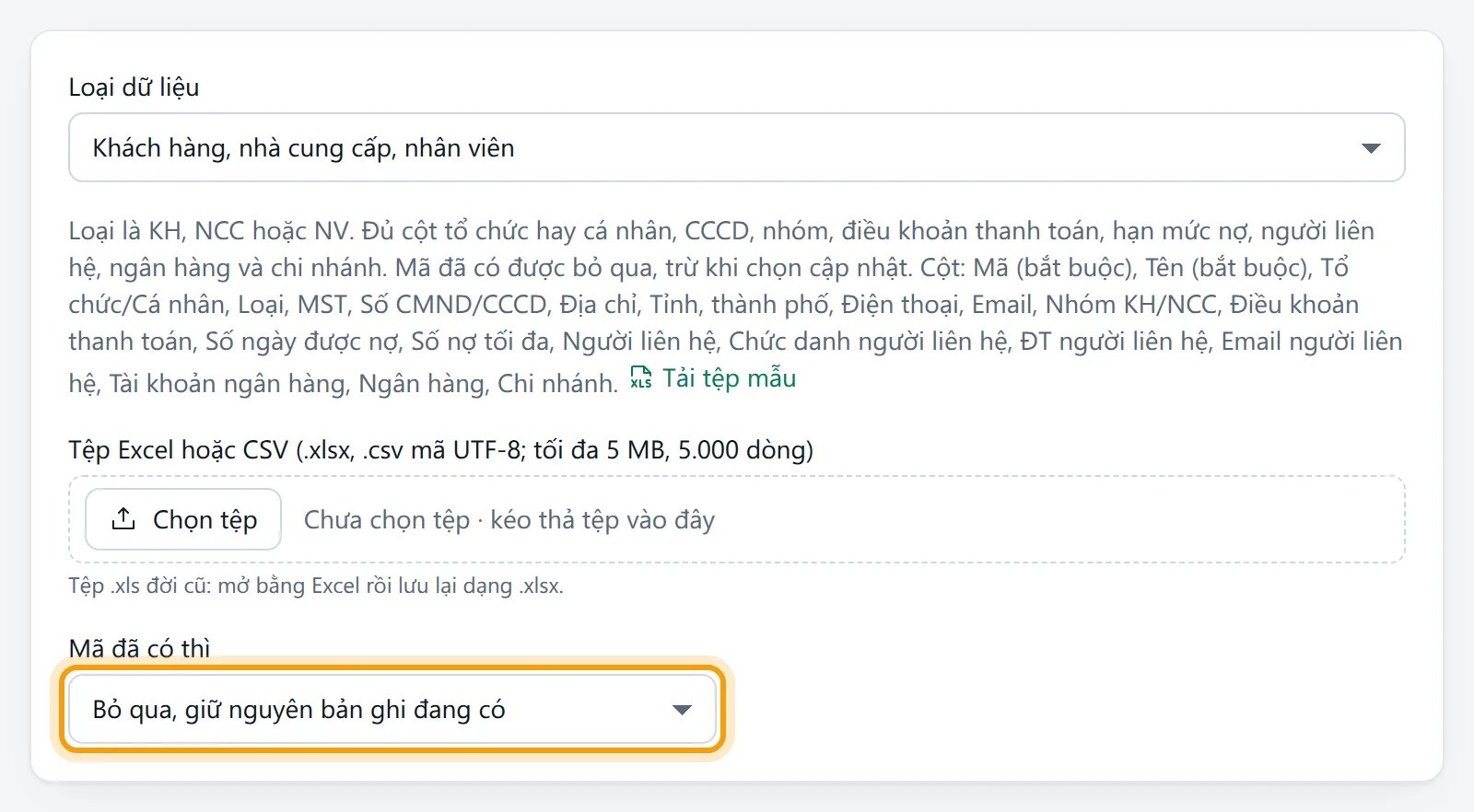 Thẻ nhập dữ liệu: ô Loại dữ liệu, liên kết Tải tệp mẫu, ô chọn tệp và ô Mã đã có thì